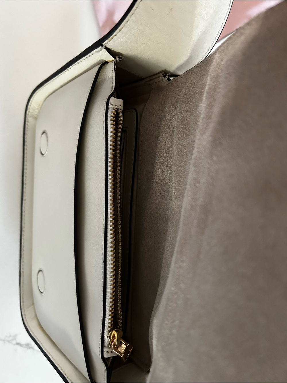 RADLEY LONDON White Leather Crossbody with Pink Dust Bag and Gold Hardware - Picture 2 of 6